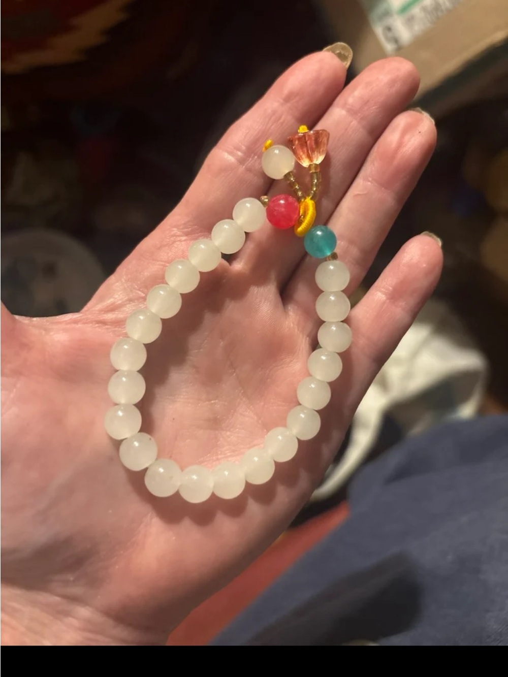 Feng Shui Hetian white jade bracelet with a calabash pendant.